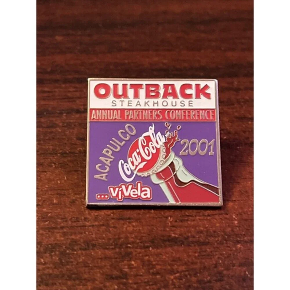 Outback Steakhouse Coca-Cola Acapulco Annual Partners Conference‎ 2001 Lapel Pin